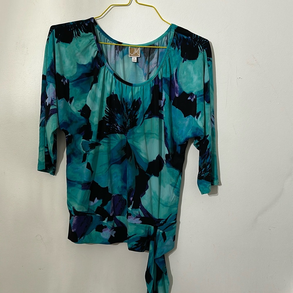 JM Collection women’s blouse, size M. Blue/green floral stretchy blouse.